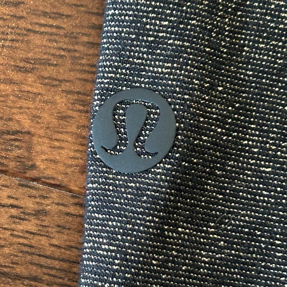 Lululemon Crescent T-Shirt *Spark Metallic 
Size 10
Black Gold 
Limited Edition - Picture 5 of 6